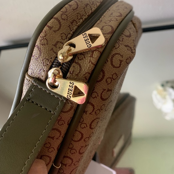 NWT GUESS tech organizer - Picture 12 of 12